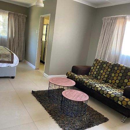 Savoy Hotel Fort Beaufort Eksteriør billede
