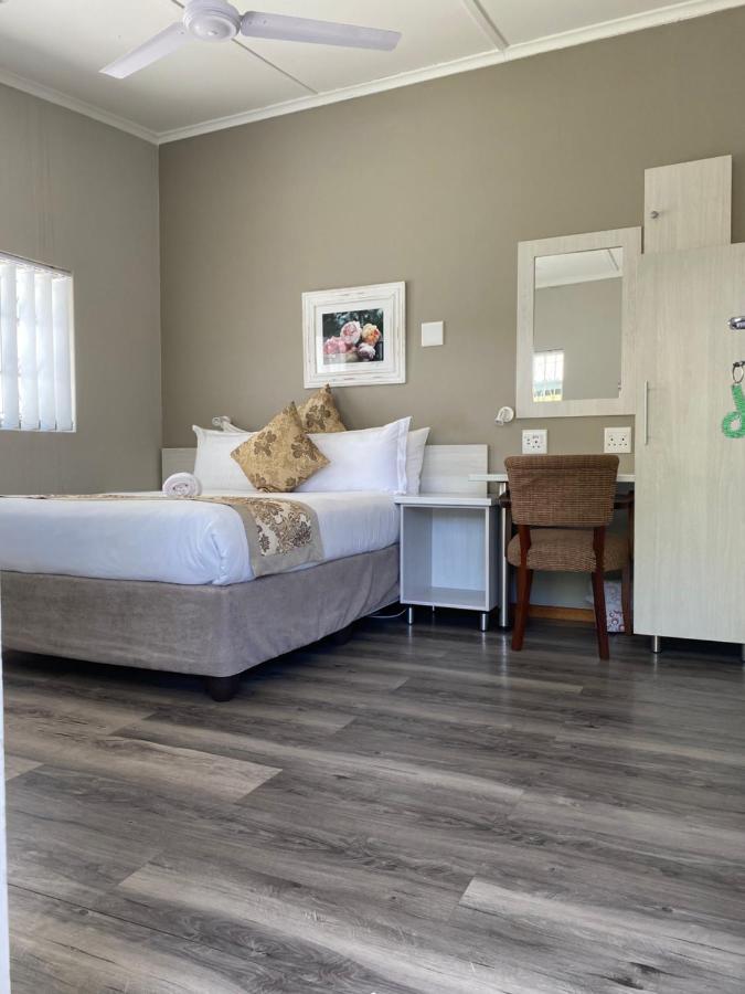 Savoy Hotel Fort Beaufort Eksteriør billede