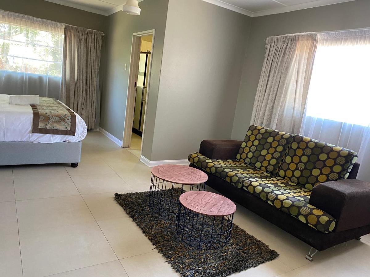 Savoy Hotel Fort Beaufort Eksteriør billede