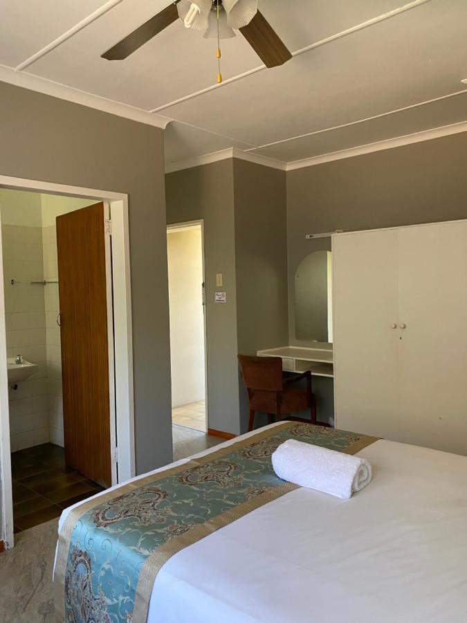 Savoy Hotel Fort Beaufort Eksteriør billede