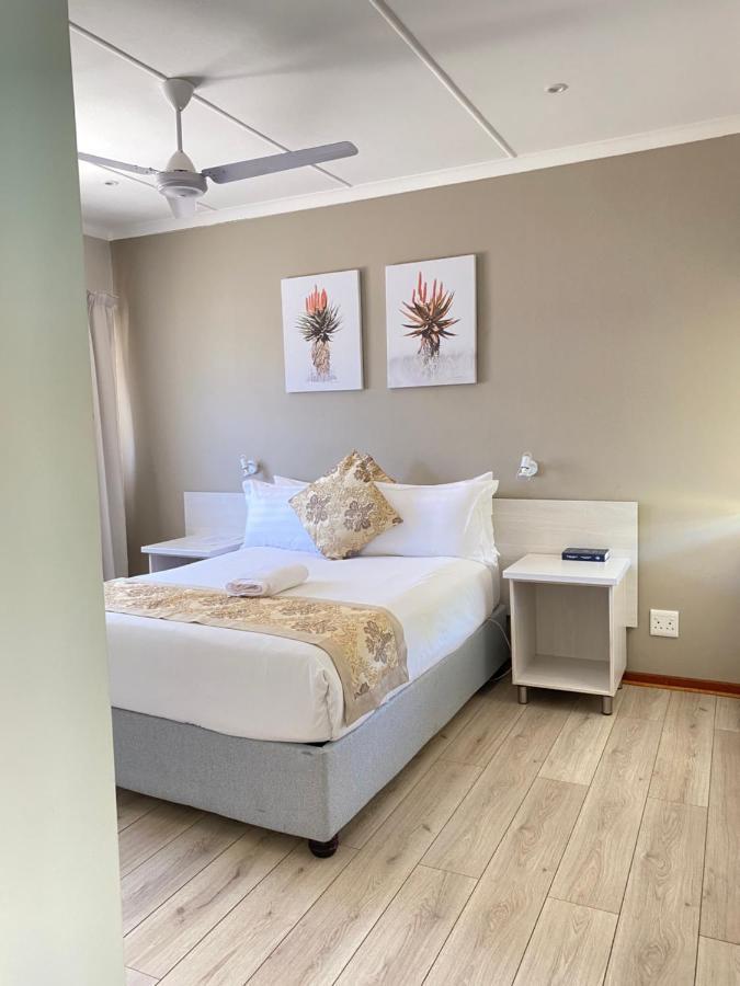 Savoy Hotel Fort Beaufort Eksteriør billede
